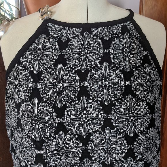 GAP Tops - GAP keyhole tie black & white medallion top EUC